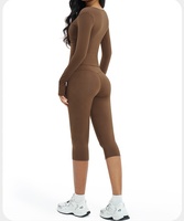 Ensemble de yoga respirant et à séchage rapide pour femme 2026 – T-shirt de sport à manches longues et legging 3/4 en tissu brossé uni – Tenue de fitness