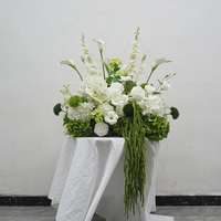 DKB Fabricant Grossiste Décoration Florale d'Autel d'Église Boule de Fleurs Blanches et Vertes avec Amarante Suspendue pour Décoration de Mariage