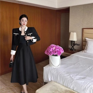 Conjunto Casual de 2 Piezas para Mujer, Otoño 2025, Top y Vestido Plisado con Parches, Venta al Por Mayor - Product Image 4