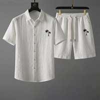 Ensemble Polo et Short Décontracté Personnalisé avec Logo – Chemise Texturée à Manches Courtes et Short – Ensemble 2 Pièces Blanc pour Homme