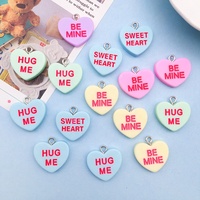 Breloques en résine en forme de cœur pour la fabrication de bijoux DIY, pendentifs lettres pastel pour boucles d'oreilles et colliers de la Saint-Valentin, vente en gros