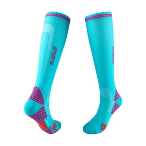 Chaussettes de football professionnelles tricotées antidérapantes, respirantes, à séchage rapide, antibactériennes, avec fond en tissu éponge épaissi et bordure imprimée numériquement - Product Image 2