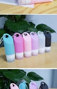 Ensemble de bouteilles de 58 ml avec logo personnalisé, bouteilles de toilette en silicone anti-fuite approuvées, kit d'accessoires de voyage en avion rechargeables - Product Image 2