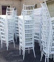Chaises Chiavari empilables en résine blanche, design européen antique, pour usage commercial et hôtelier (vente en gros)