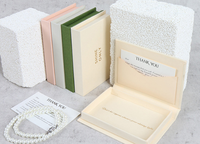 Boîtes cadeaux magnétiques en gros, boîtes de présentation de bijoux de luxe en forme de livre à couvercle rabattable pour colliers, bagues, boucles d'oreilles, bracelets
