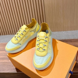 Vente en gros de chaussures de luxe de haute qualité pour femmes et hommes, logos de marque personnalisés, baskets de créateurs, tige en PU, semelle en caoutchouc, toutes saisons - Product Image 3