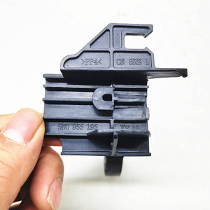 Support de fixation du réservoir de liquide lave-glace 5N0955195, clip de tuyau en plastique, pièce automobile - Product Image 4