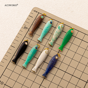 เครื่องรางปลาทำมือ |   จี้ปลาเคลือบทอง 18K PVD บนสแตนเลสสตีล สำหรับทำเครื่องประดับ กันน้ำ ไม่หมอง พร้อมกรอบแบบฝัง - Product Image 5