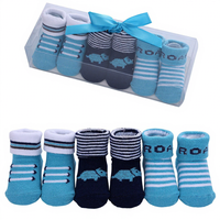 Vente en gros d'usine/OEM – Coffret cadeau de chaussettes mignonnes en coton pour enfants – Ensemble de chaussettes pour bébé à rayures et lettres, idéal pour l'hiver