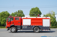 Truk api air 4x2 6300 liter, kendaraan penyelamatan penggerak 4 roda dengan busa bahan bakar Diesel fitur truk api