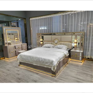 Élégant et Luxueux Ensemble de Meubles de Chambre King Size avec Éclairage LED et Finition Laquée Brillante - Product Image 1