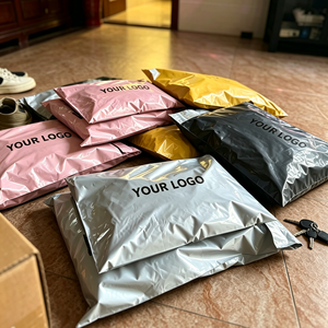 Buste per la Spesa Personalizzate Economiche, Buste Postali in Polietilene Personalizzate, Sacchetti per Spedizioni e Imballaggi in Plastica per Abbigliamento - Product Image 1