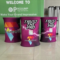 Stand Portátil para Ferias Comerciales con Estructura Retráctil Automática, Tela Cuadrada, Sistema de Tensión, Tipo Pop-up, Podio Ovalado Promocional