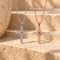Collier croix ARNAN pour femme, design entrecroisé, pendentif entièrement pavé de zircons, plaqué multicolore, bijoux de mode, cadeaux en gros