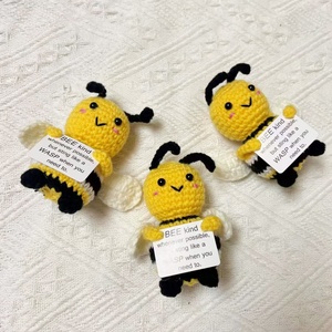 Nuevo Adorno de Abeja Positiva Tejido a Mano en Acrílico y Lana, Lindo y Amarillo, Regalo Inspirador para las Fiestas - Product Image 5