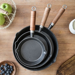 Poêle à frire à œufs profonde en fonte moderne et écologique-Manche en bois antiadhésif, compatible avec les tables de cuisson au gaz et à <span class=keywords><strong>induction</strong></span> - Product Image 4