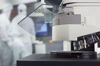 Le Zeiss Axio Imager Vario est utilisé pour l'analyse des matériaux, et son design à pilier vous permet de détecter des échantillons de grande taille.