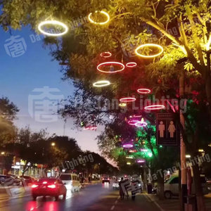 Anneau lumineux suspendu pour sapin de Noël, idéal pour les marchés de Noël, les jardins, les parcs et les décorations paysagères festives - Product Image 2