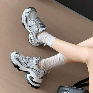 Chaussures de sport décontractées respirantes tendance blanches 2024 Nouveautés automne Explosions pour femmes à semelle épaisse Ins26 - Product Image 3