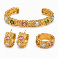 Ensemble de bijoux fantaisie multicolores, ensemble de bijoux en zircon coloré martelé irrégulier, bracelet, boucles d'oreilles et bague plaqués or