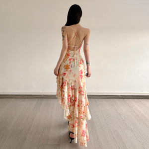 Nouvelle collection été 2026 – Robe longue décontractée écologique à taille naturelle, motif floral romantique, couleurs contrastées, coupe ajustée, dos croisé, sans manches et ourlet à volants - Product Image 5