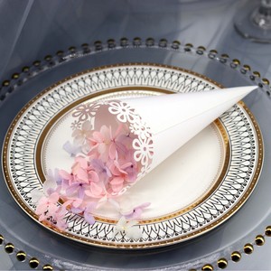 Cônes en papier blancs découpés au laser à motif floral, porte-confettis DIY pour mariage, fournitures pour fêtes, décoration de fête prénuptiale - Product Image 4