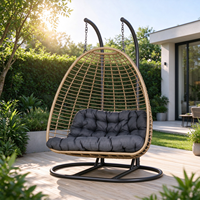 Fauteuil suspendu double ovale d'extérieur avec support et coussin en rotin PE, design moderne pour cour et mobilier d'extérieur