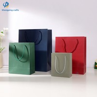 Sacs en papier haut de gamme et sacs cadeaux - Emballage personnalisable et biodégradable pour les bijouteries et les magasins de vêtements