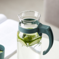 Vente flash d'été : Carafe à eau en verre écologique résistante à la chaleur de 800 ml avec couvercle en plastique et poignée, design minimaliste pour jus froid, lait, thé