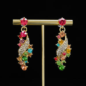 Pedidos de Pieza Única Conjunto de Joyería Nupcial de Aleación de Zinc Chapada en Oro de Lujo Grande de Inspiración Divina India con Pendientes y Collar para Mujer - Product Image 3