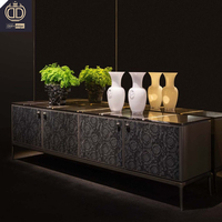 Buffet de rangement de luxe pour entrée de couloir, avec motif brodé, fin et conique, en acier inoxydable et bois, 4 tiroirs, Mythic