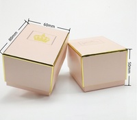 Boîte à bougies de luxe personnalisée par le fabricant, en carton rigide coloré, avec gaufrage, revêtement UV et doublure en éponge, pour emballage artisanal carré unique