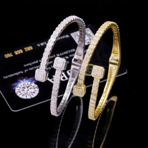 Nuevo Brazalete de Eslabones Cubanos con Diamantes de Moissanita VVS en Baguette, Chapado en Oro de 18k y Plata S925, con Certificado GRA - Product Image 1