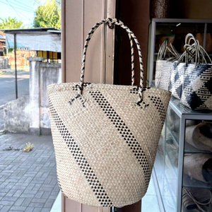 Handmade Vintage Straw <b>Tote</b> <b>Bag</b> with Solid Color Pattern Open Top Design Bali Origin <b>Beach</b> Travel Shopping - Product Image 1