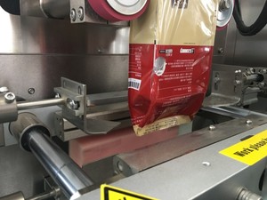 Machine d'emballage de riz de café de cachetage à grande vitesse de quatre côtés - Product Image 2