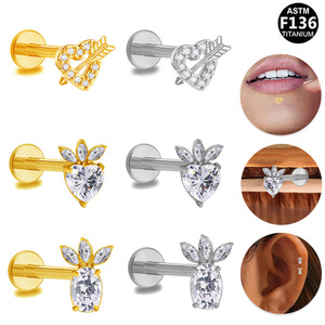Piercing de lèvre et d'oreille en titane plaqué avec zircon en forme de cœur, bijoux ASTM F136 pour usage quotidien - Product Image 1