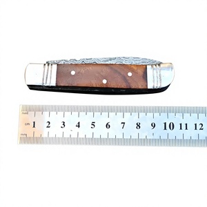 Couteau pliant artisanal en acier Damas avec manche en bois d'ébène, dureté 58-60HRC, pour les détaillants - Couteaux Rajput - Product Image 3