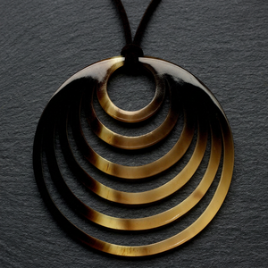 Collier pendentif en corne laquée de produits de style classique fabriqués au Vietnam pour la fabrication de bijoux de mode et de soins de santé - Product Image 3