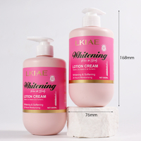 Crème hydratante et éclaircissante instantanée pour le visage et le corps, enrichie en vitamines C et E naturelles et curcuma, pour un teint unifié et lumineux.