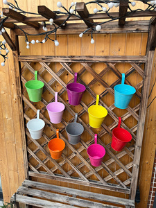Prix d'usine 10 pots <span class=keywords><strong>de</strong></span> fleurs suspendus colorés sur garde-corps ou seau suspendu en métal mural avec crochet pour la maison et le jardin - Product Image 6