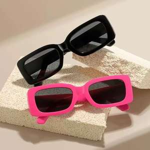 Gafas de Sol Unisex Europeas Americanas con Marco Pequeño, Marco de PC Negro, Protección UV380 Clase 2, Estilo Retro de Moda - Product Image 2