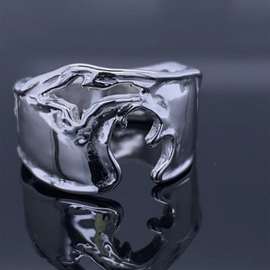 Anello a Forma d'Onda per Donne, Stile Minimalista in Metallo, Gioiello da Dito alla Moda - Product Image 2