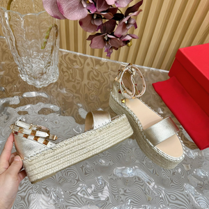 Sandales espadrilles en cuir noir cloutées avec bride de cheville pour l'été - Product Image 4