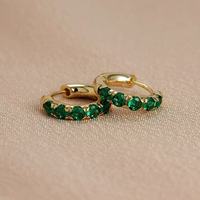 Boucles d'oreilles Huggies brillantes avec serti de diamants ou de pierres précieuses Lingrock pour elle |   Pierre précieuse ronde |   Or massif 18 carats