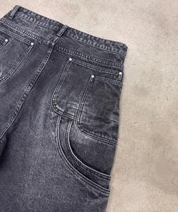 شورت جينز رجالي مخصص بتطريز الشعارات، حواف خام مقطوعة، تصميم ممزق، أسلوب الشارع والهيب هوب - Product Image 6