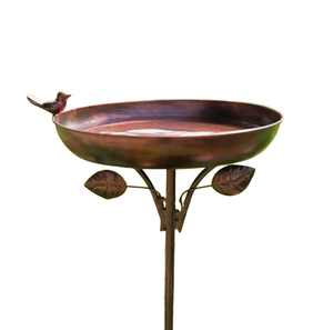 Bain d'oiseaux cascade rectangulaire en fer rustique vintage avec piquet pour la décoration extérieure de jardin, de cour et de terrasse - Product Image 1