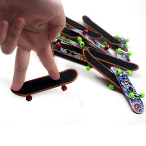 Nouveau Ensemble de Skateboard et Fingerboard Professionnel Complet pour Enfants, en Plastique, avec Rampe et Plateforme, pour Sports du Doigt, Jouets en Gros - Product Image 3