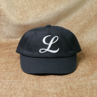 Casquette de baseball noire en pur coton avec visière courte et 5 panneaux ajustables, motif brodé personnalisé