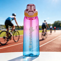 Bouteille en plastique Tritan+PP sans BPA de qualité alimentaire, étanche, options de parfum, prête pour la randonnée, isolation thermique, conception de couvercle à ouverture rapide