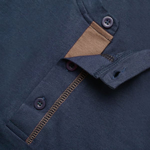 Camisas de Polo de manga larga personalizadas al por mayor camisas de cuello Henley de algodón y poliéster con patrón sólido informal - Product Image 4